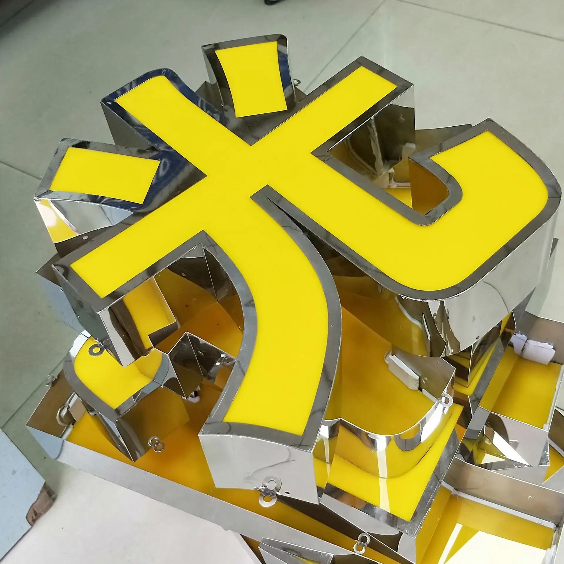 成都廣告公司發光字向日葵视频色板下载的基本要素分享